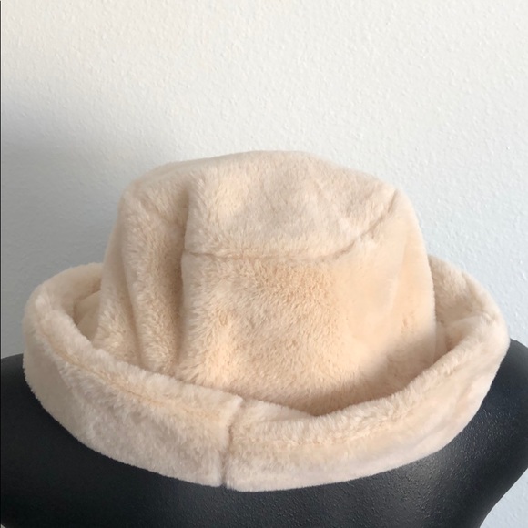 SHEIN Accessories - Fur bucket hat (3 for $15)